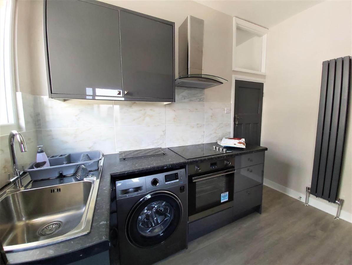 Beautifully Renovated 2 Bed Flat - Close To Beach Apartment Southend-on-Sea Bagian luar foto