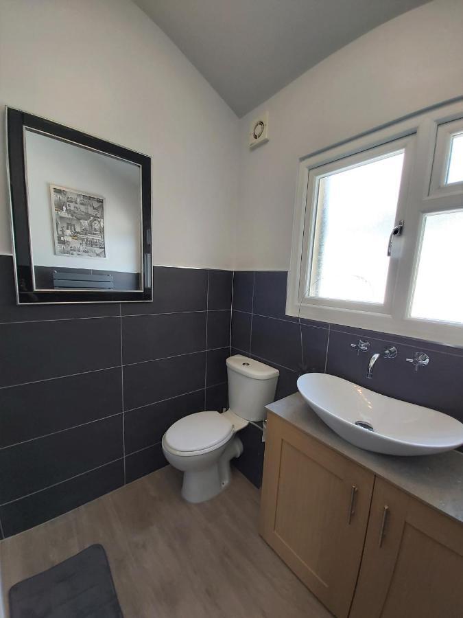 Beautifully Renovated 2 Bed Flat - Close To Beach Apartment Southend-on-Sea Bagian luar foto