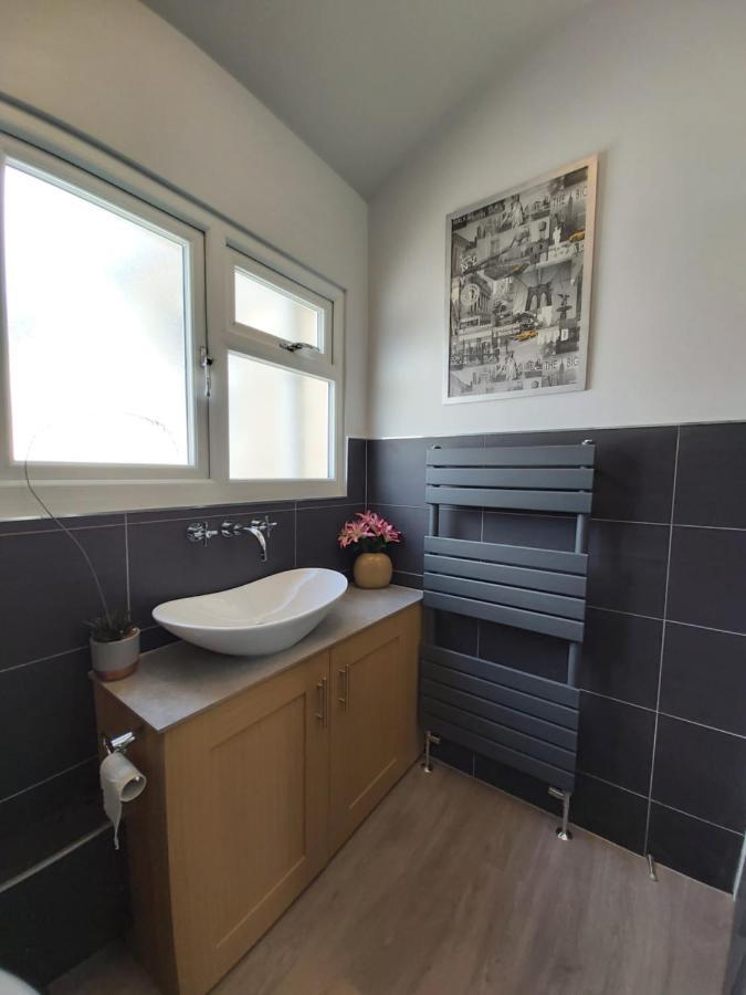 Beautifully Renovated 2 Bed Flat - Close To Beach Apartment Southend-on-Sea Bagian luar foto